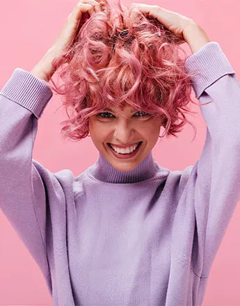 Цветни маски за коса с ярки и блестящи нюанси, подхранващи и освежаващи цвета на косата.