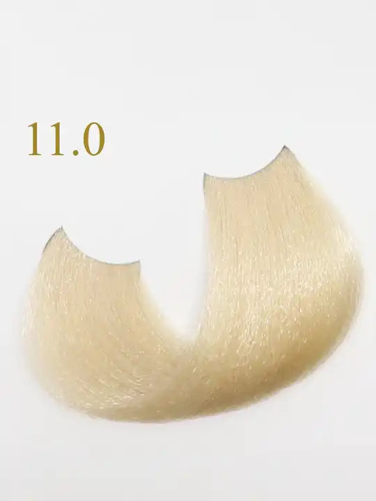 Проба боя за коса Oro Therapy 11.0 S.Light Blonde Platinum, светло блонди с блясък и мекота.