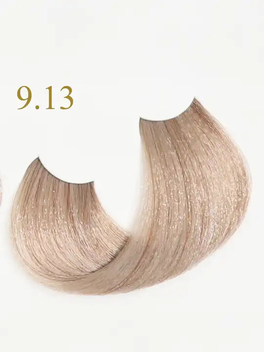 9.13 Very Light Blonde Beige hair color swatch from Oro Therapy, showcasing a soft, shiny texture.