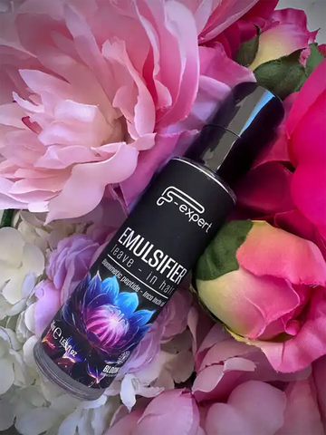 Bloom 16 пептидна емулсия 50 мл, обгърната в цветя, осигуряваща интензивно възстановяване на косата.